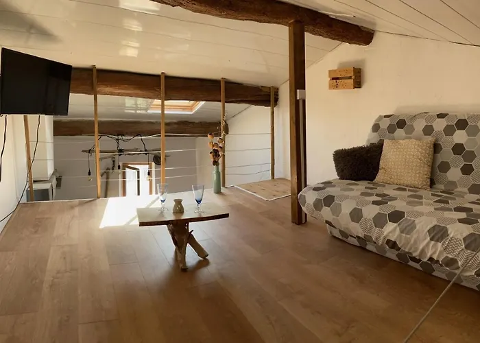 Pelissanne, Superbe Appartement Entierement Renove